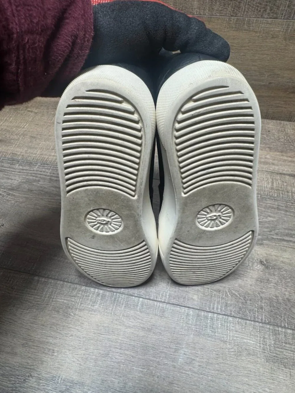 UGG chayze black